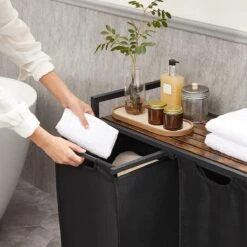 O’DADDY® Wasmand 2 Vakken – Wassorteerder - Uitschuifbaar Met Plank - 73 X 33 X 72 Cm – Wasmand Met Uitneembare Zakken En Klittenband Sluiting - 112L Verdeeld Over 2 Zakken – Wasmanden – Wasmand Zwart Metaal - Bruin Hout -Sparkle home Winkel 1200x1200 1286