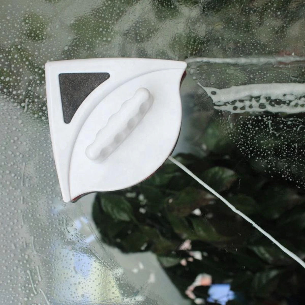 TibaGoods Magnetische Raamwisser Voor Dubbelglas - Ruitenreiniger - Ramenwasser - Magneet Ruitenwisser 7 TibaGoods Magnetische Raamwisser Voor Dubbelglas - Ruitenreiniger - Ramenwasser - Magneet Ruitenwisser - Afbeelding 5