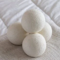 Apeiron Drogerballen - Droogballen - 6 XL Wasbollen - Droger - Duurzaam - Wasmachine - Wasverzachter - Energie Besparen - Zero Waste - Schapenvacht - Wol -Sparkle home Winkel 1200x1200 586