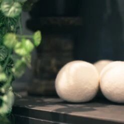 FAVE Drogerballen XL - 6 Stuks - Inclusief 2x Lavendelolie & Opbergzakje - Wasbol - Wasballen - Doseerbol - Droogballen - Duurzaam 12 FAVE Drogerballen XL - 6 Stuks - Inclusief 2x Lavendelolie & Opbergzakje - Wasbol - Wasballen - Doseerbol - Droogballen - Duurzaam -Sparkle home Winkel 1200x1200 666