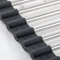 Highport Oprolbaar Vaat Droogrek - Scandinavisch Design - Opvouwbaar Hittebestendig Roestvrijstalen Keuken Afdruiprek - Vaatwasser Geschikt - Sterke 18-staafs Onderzetter - Foodgrade Materiaal -Sparkle home Winkel 1200x1200 784