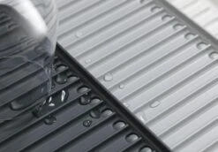 Joseph Joseph - Tier - Afdruipmat - Uitschuifbaar - Grijs -Sparkle home Winkel 1200x836 1