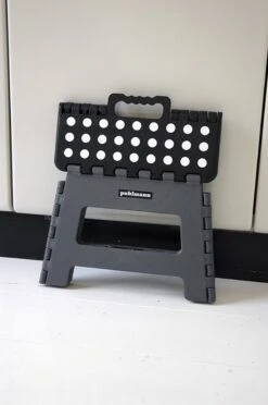 PUHLMANN - Inklapbare Kruk, JAMES, Plastic, Grijs, 22 Cm Hoog, Max 100 Kilo -Sparkle home Winkel 797x1200 4