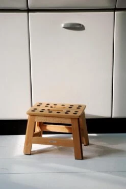 PUHLMANN - Inklapbare Kruk, JAMES, Hout, 23 Cm Hoog, Max 150 Kilo -Sparkle home Winkel 798x1200 3