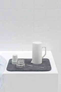 Brabantia SinkSide Afdruipmat Microvezel - 47 X 40 Cm - Dark Grey -Sparkle home Winkel 799x1200 2