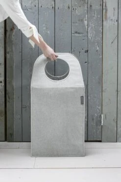 Brabantia Wasmand Met Deksel - 55 L - Grey -Sparkle home Winkel 799x1200 4